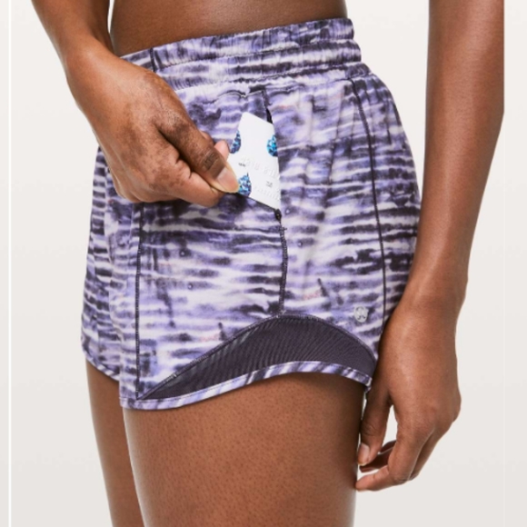 Lululemon Hotty Hot II Shorts Size 6 Long 4" Inseam Purple and White Pattern - Picture 4 of 7